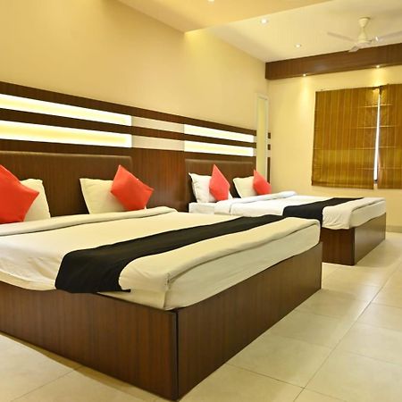 Hotel Royal Cottage Канпур Екстер'єр фото