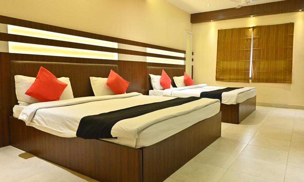 Hotel Royal Cottage Канпур Екстер'єр фото