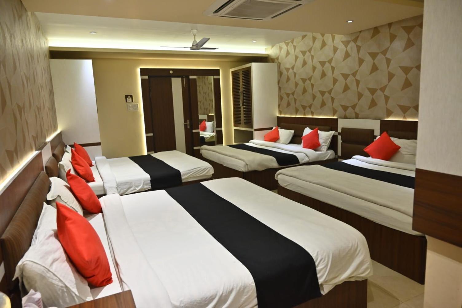 Hotel Royal Cottage Канпур Екстер'єр фото